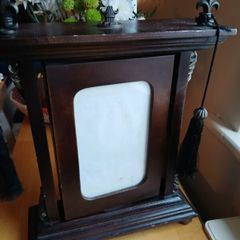 Gorgeous Wooden Vintage/Antique Curio Photo Table Cabinet