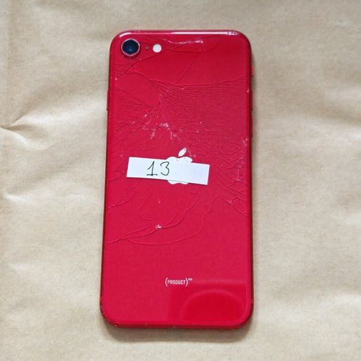 Apple iPhone SE 2020 - 64GB - Product Red - Cracked - Activation locked - Parts