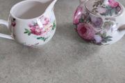 Rare find  Maxwell &amp; Williams - Chintz, Rose Bud lidded sugar and creamer