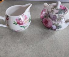 Rare find  Maxwell & Williams - Chintz, Rose Bud lidded sugar and creamer