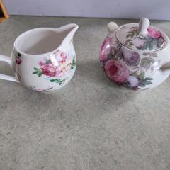 Rare find  Maxwell & Williams - Chintz, Rose Bud lidded sugar and creamer