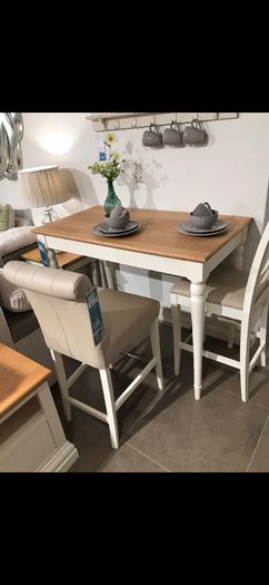 Breakfast bar table