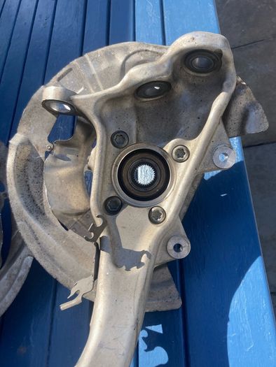 OEM BMW E70 E71 F15 F16 X5 X6 Front Spindle Hub Carrier Knuckle left and right side