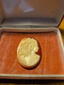 Vintage Cameo Brooch