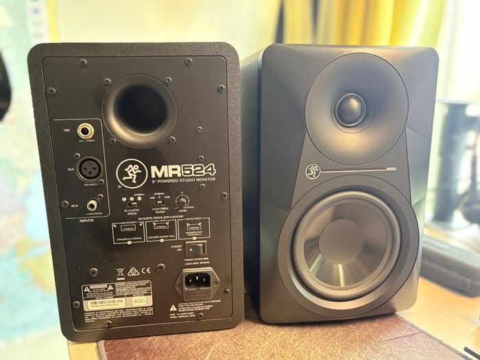Mackie MR524 Studio Monitors Speakers - PAIR with Mackie BIG KNOB controller!