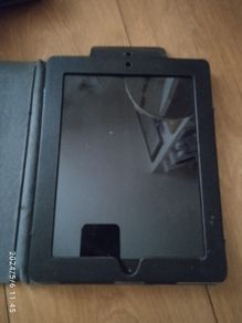 Broken IPad and 6 phones for parts