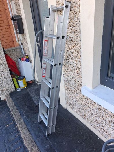 Two piece extendable ladder
