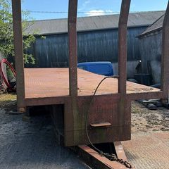 Bale trailer