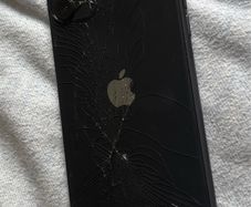 Iphone 11 128gb cracked back