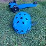 Micro Maxi 3 Wheel Scooter & Helmet Image 3