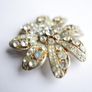 Vintage Gold Tone Metal Rhinestone Flower Pin Brooch Image 4