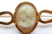 Vintage Exquisite English Cameo on a bar pin
