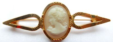 Vintage Exquisite English Cameo on a bar pin