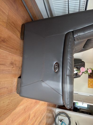 2 Electric Recliner Armchairs Dark Brown  Excellent Condition