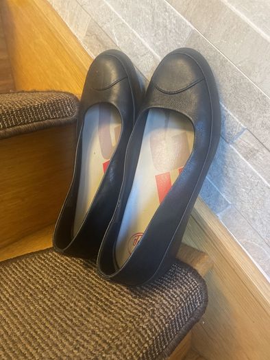 FItlop black leather flat shoes