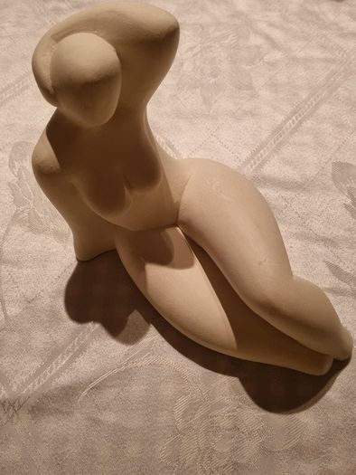 Female figurine made of white stone - Artistorika Made in Malta