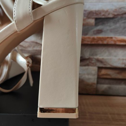 Cream Platform Sandals, size 6 NEW LOOK