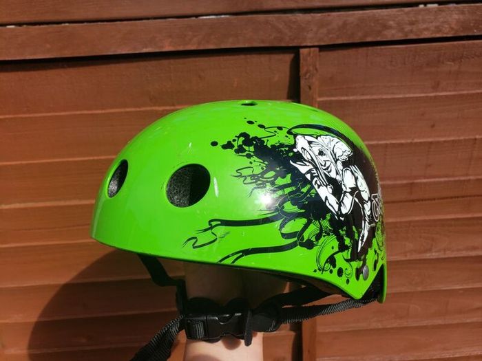 Cre8 Green Freestyle Helmet 54-58cm Skate Cycle Bike Scooter