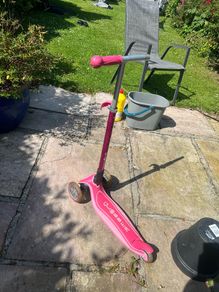 3 wheel children's light up scooter, one handle bar grip missing.