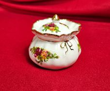 Royal Albert Old Country Roses Dorothy pot
