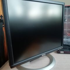 Dell UltraSharp 19" HD LCD Monitor 1907FVPt  w Rotating and Height Adjustable Stand