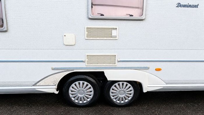 LMC Mnsterland Dominant 655D 6-Berth Twin Axle