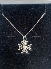 Weblike ornamental Silver cross like pendant on 925 chain