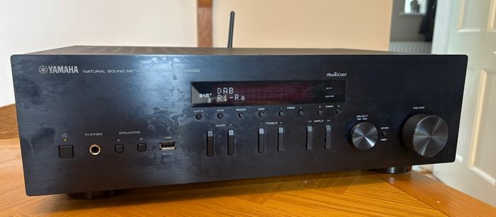 Yamaha R-N402D Network Receiver Amp