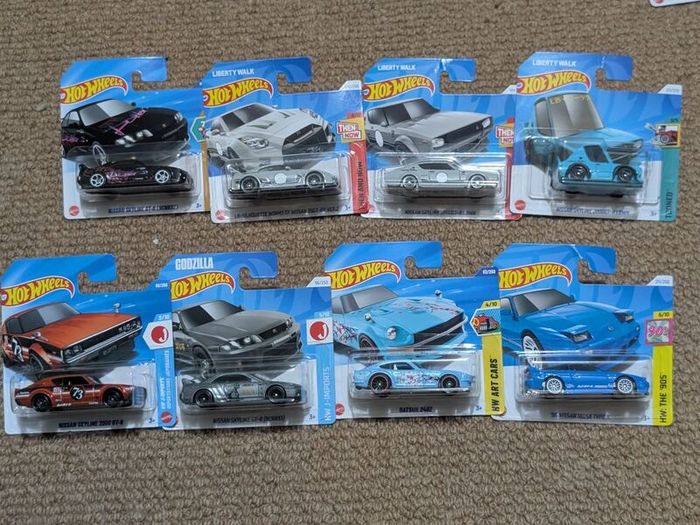 Hot Wheels Nissan x 8