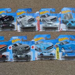 Hot Wheels Nissan x 8