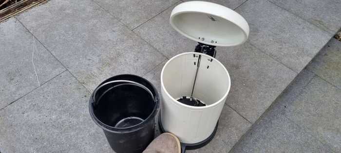 pedal bin