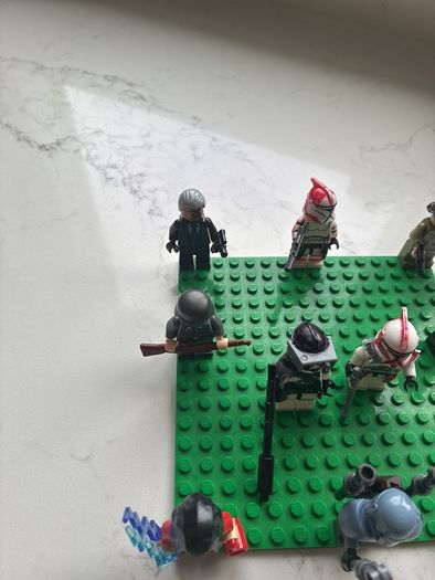 10 LEGO figures