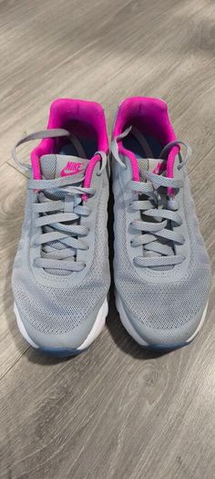 Nike Air Max Invigor Trainers UK 5 / EUR 38 (Grey & Pink)