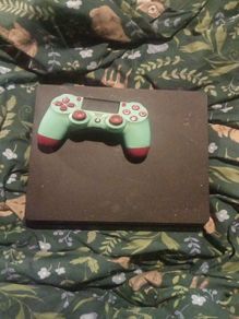 PS4 CONSOLE and controller