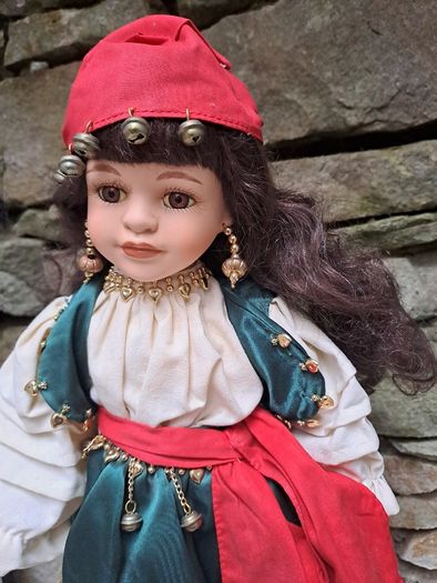 Leonardo Porcelain Doll Gypsy Rose