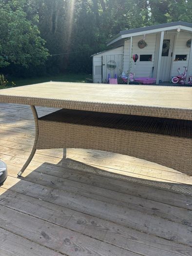 Outdoor table and 6 chairs