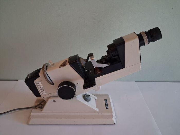 Postage - Topcon LM 6 Microscope - Not Powering up