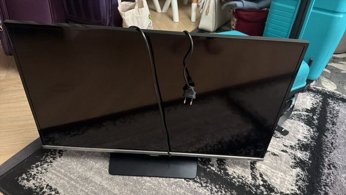 television or monitor 32 inches