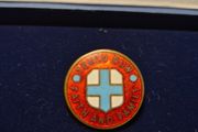 Antique Edwardian Welsh "Teulu Duw Faith &amp; Family" blue cross enamel badge.