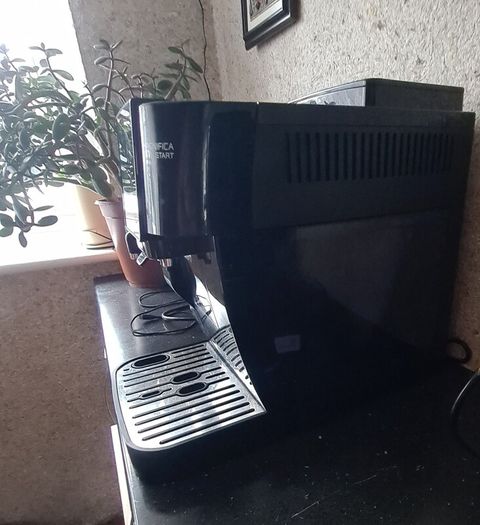 De Longhi Magnifica Start Bean-to-Cup Coffee Machine