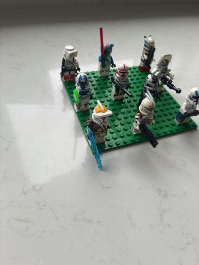 10Lego figures