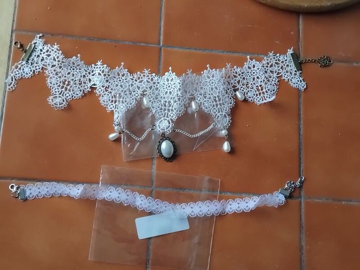 2 new lace necklaces