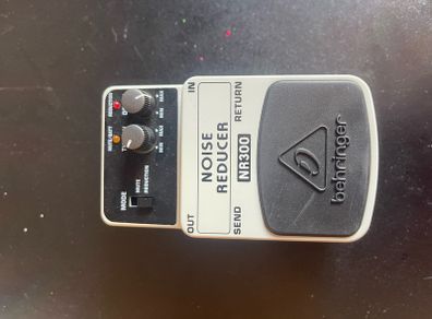 Behringer noise gate pedal