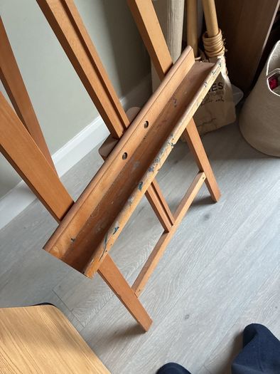 Artist easel