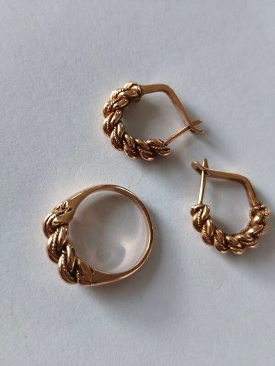 14k / ct Gold earrings & ring that come in a set