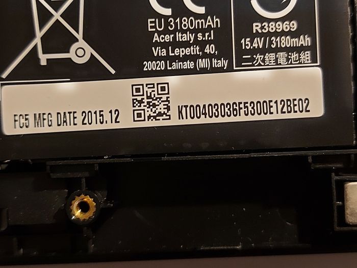 Acer Aspire R14, in excellent cosmetic condition, for parts or repair, No SSD or RAM, everything else is good