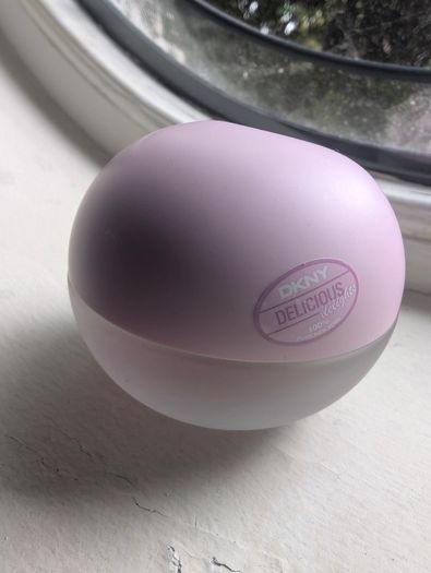 DkNY perfume