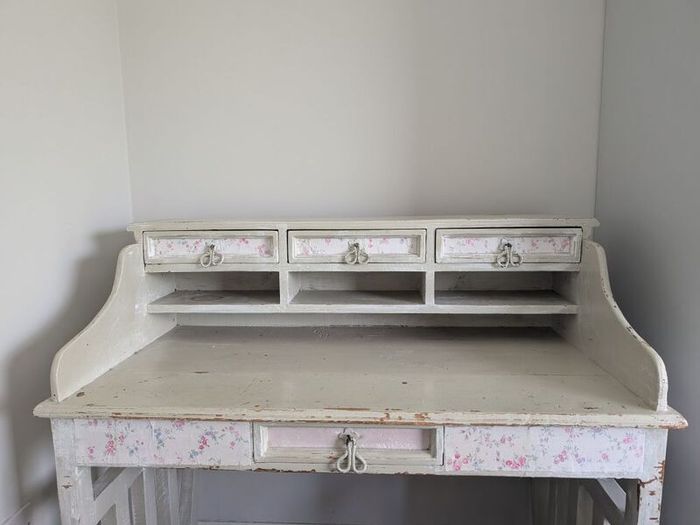 Vintage style vanity