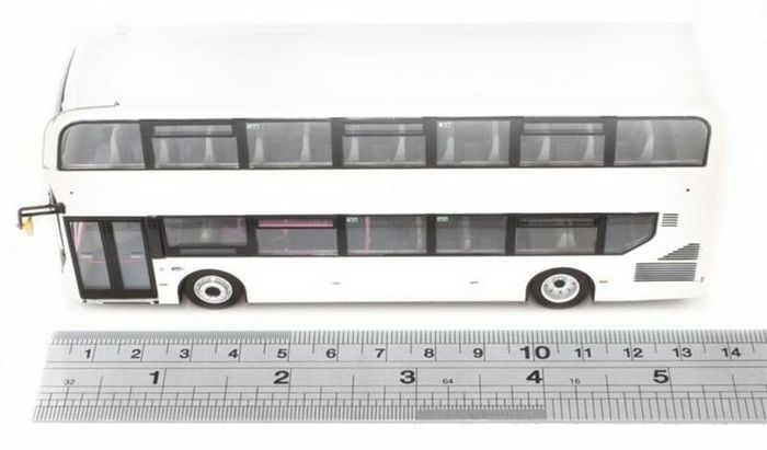Northcord : 1:76 white bus, Free Post