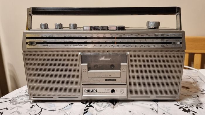 Vintage Philips D 8201 Cassette deck and Radio AM/FM/SW.